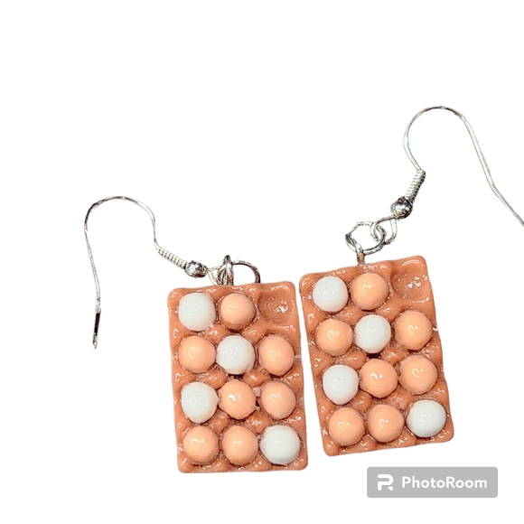 Carton Eggs Drop Earrings Resin 3D Eggs & Tray NWT - Picture 2 of 4